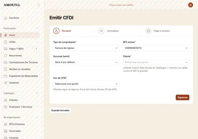 Formulario Emitir CFDI de Amoxtli, paso Receptor, con selector de RFC emisor y cliente